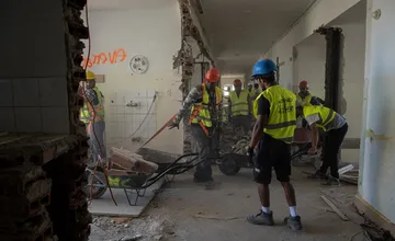 FOTO: Nemocnica Poprad mení staré za nové, rekonštrukcia pokračuje na ďalších poschodiach aj oddeleniach