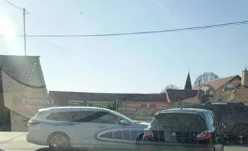 Na križovatke v miestnej časti Sabinova sa zrazili dve autá, úsekom prejdete striedavo