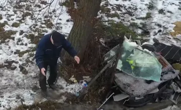 Dôchodca na východe susedí s rómskou osadou, znečisťujú mu záhradu, okrem vyhrážania po ňom hádžu aj kamene