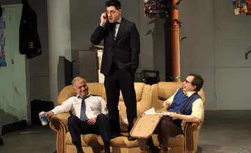 Bratislavské divadlo sa na východe postaralo o škandál. Herec sa postavil pred divákov opitý, z javiska ho odviedli