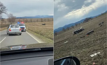 FOTO: Pri Poprade auto vyletelo z cesty a skončilo v poli. Na mieste zasahujú hasiči aj policajti