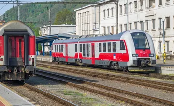 Zmena času skomplikuje aj cestovanie. Nočné vlaky z Humenného môžu meškať aj hodinu, pozor na prestupy