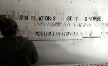 FOTO: V Sabinove objavili odkaz na ničivú povodeň. Stačilo pár ťahov špachtľou a múry prehovorili o minulosti