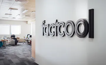 FOTO: Trenčianska firma vlastniaca e-shopový gigant Factcool smeruje po neúspešnej reštrukturalizácii do konkurzu