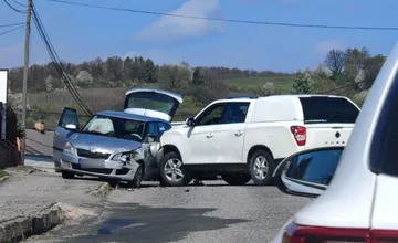 Na výjazde z Humenného počítajte s komplikáciami, na mieste došlo k zrážke dvoch áut a tvoria sa kolóny
