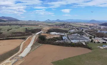 FOTO: Výstavba obchvatu Sabinova pokračuje. Pozrite si, ako to tam aktuálne vyzerá