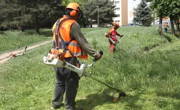 VEĽKÝ PREHĽAD: Prešov začal kosiť, no nie všade. Niektoré plochy sa nebudú kosiť vôbec