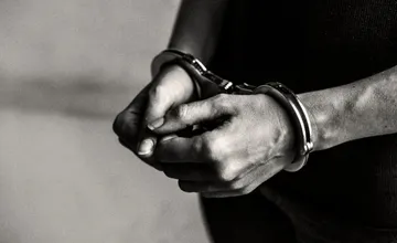 Konflikt medzi obyvateľmi osady v Ostrovanoch vyústil k napadnutiu policajtov a žandárov, zadržali 5 osôb