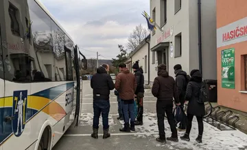 Starosta zo Sedlíc sadol za volant obecného autobusu, vozí ním deti aj seniorov po Slovensku aj do zahraničia