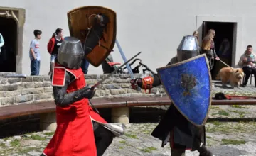 FOTO: Krv vo Vyšegrade, Kežmarský hrad sa vrátil do minulosti. Ožil súbojmi, remeslami aj stredovekou atmosférou