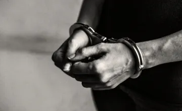 Dráma na Spiši. Páchatelia nečakane napadli 52-ročného muža, keď sa snažil utiecť, dobehli ho a v útoku pokračovali