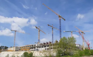 FOTO: Výstavba novej vojenskej nemocnice v Prešove pokračuje. Ako to tam aktuálne vyzerá?