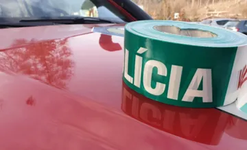 Vážna nehoda pri Stropkove. Autobus pri cúvaní zrazil chodca, ten utrpel viaceré zranenia