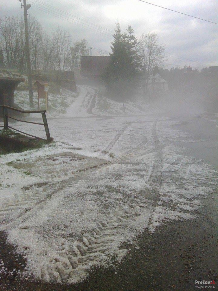 Fotografie po včerajšej búrke, padali aj krúpy, foto 2