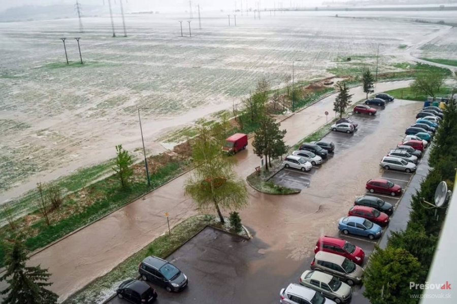 Fotografie po včerajšej búrke, padali aj krúpy, foto 3