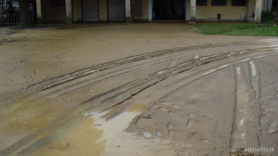 V okrese Bardejov prišla silná búrka, vytopilo až tri obce, foto 1