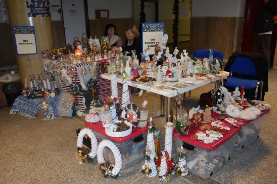 Úrad Prešovského samosprávneho kraja sa zmenil na vianočné trhovisko, foto 2