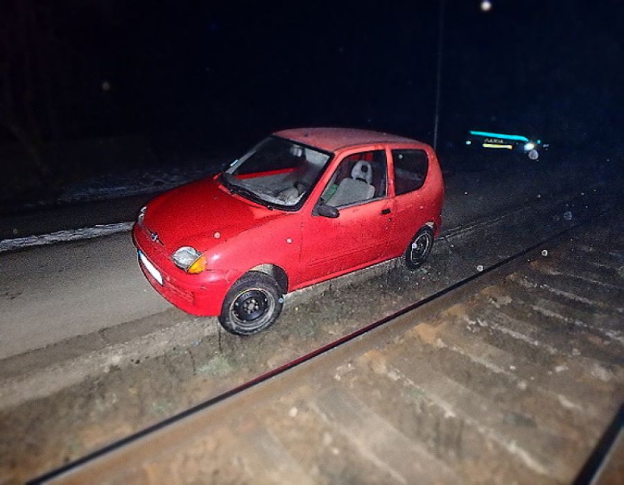 Auto na koľajisku Prešov-mesto, foto 1