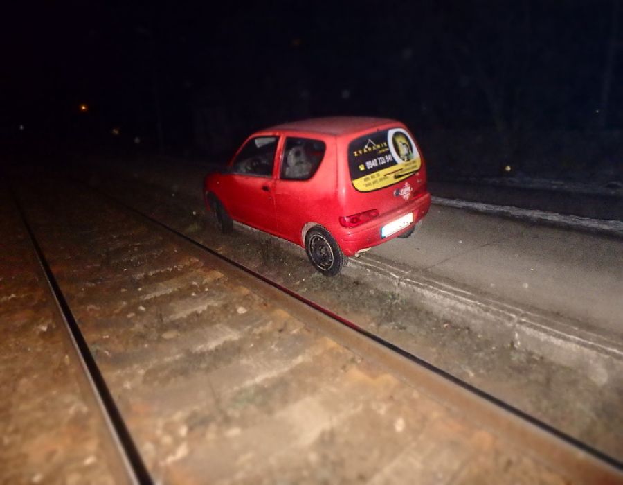 Auto na koľajisku Prešov-mesto, foto 2