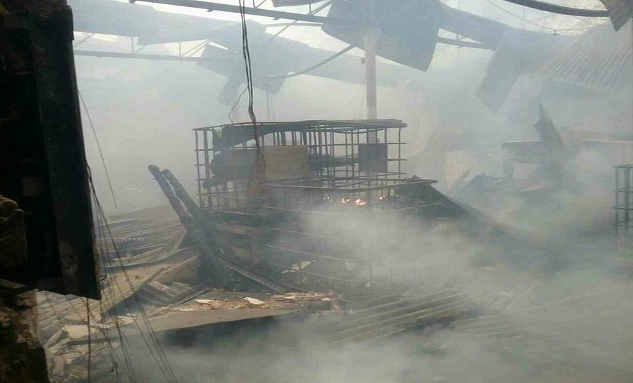 Požiar v areáli kaštieľa v Nižnej Šebastovej, foto 5