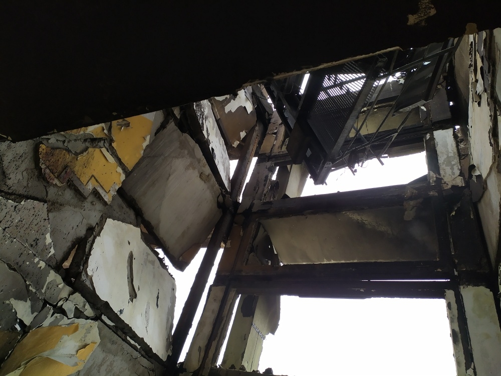 FOTO: Aktuálne zábery priamo z bytovky zasiahnutej výbuchom plynu, foto 5