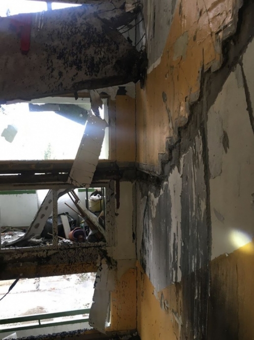 FOTO: Aktuálne zábery priamo z bytovky zasiahnutej výbuchom plynu, foto 9