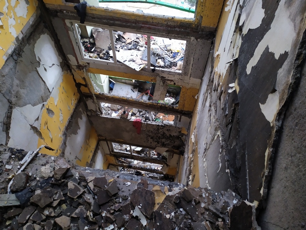 FOTO: Aktuálne zábery priamo z bytovky zasiahnutej výbuchom plynu, foto 4