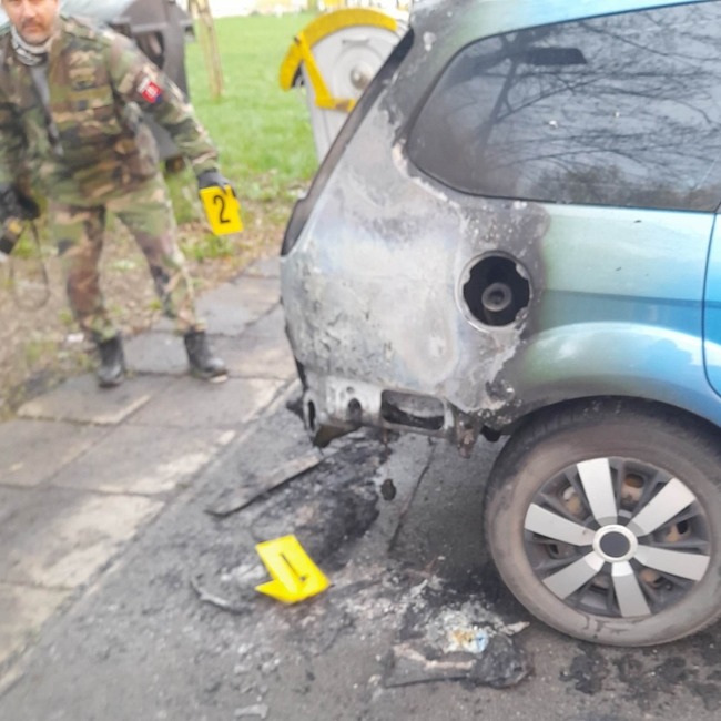 FOTO: Úmyselne podpálené auto na prešovskom sídlisku, foto 3