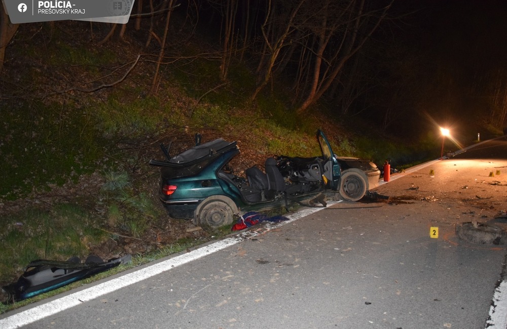 FOTO: Vodič pod vplyvom drog a alkoholu spôsobil vážnu dopravnú nehodu, foto 3