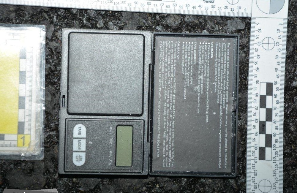 FOTO: Polícia v Kežmarku zastavila mladíka, ktorý mal v aute pervitín, foto 2