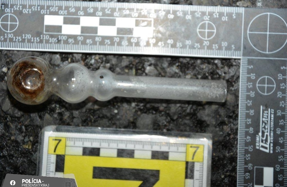 FOTO: Polícia v Kežmarku zastavila mladíka, ktorý mal v aute pervitín, foto 3