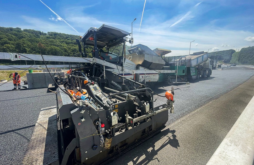 FOTO: Práce na severnom obchvate R4 Prešov pokračujú vo vysokom tempe, už bola položená obrusná vrstva, foto 2