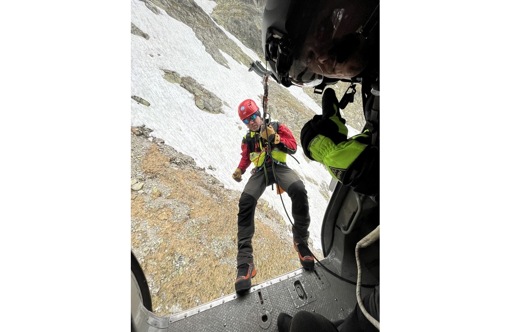 FOTO: Poľské horolezkyne uviazli pri zostupe z Pyšného štítu, foto 2
