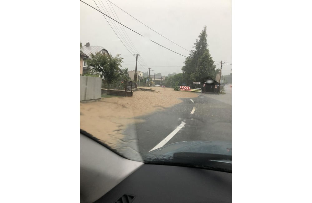 FOTO: V obci Raslavice bol vyhlásený tretí stupeň povodňovej aktivity, foto 1