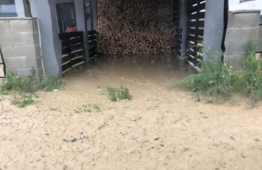 FOTO: V obci Raslavice bol vyhlásený tretí stupeň povodňovej aktivity, foto 2