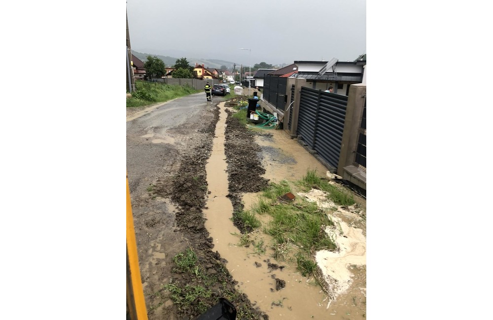 FOTO: V obci Raslavice bol vyhlásený tretí stupeň povodňovej aktivity, foto 4