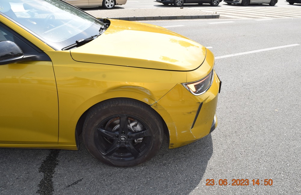 FOTO: Polícia hľadá svedkov dopravnej nehody, foto 1