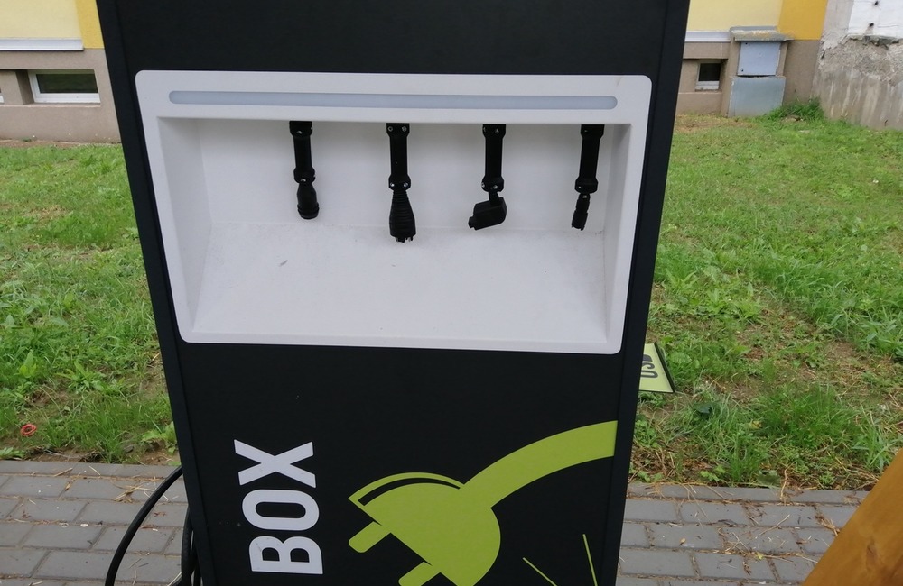 FOTO: Z nového cykloprístreška v Sabinove zmizla koncovka na nabíjanie aj súprava údržbových kľúčov, foto 5