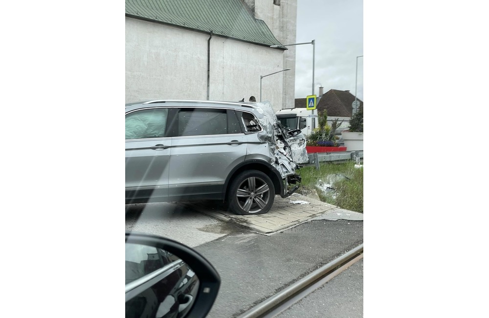 FOTO: Vo Veľkej Lomnici došlo k dopravnej nehode. V úseku sa tvorili kolóny, foto 7