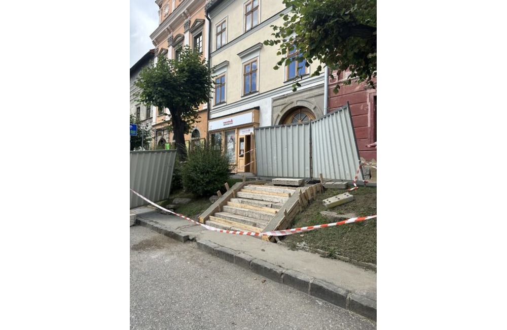 FOTO:  Námestie v Levoči sa dočkalo obnovy schodísk, foto 4