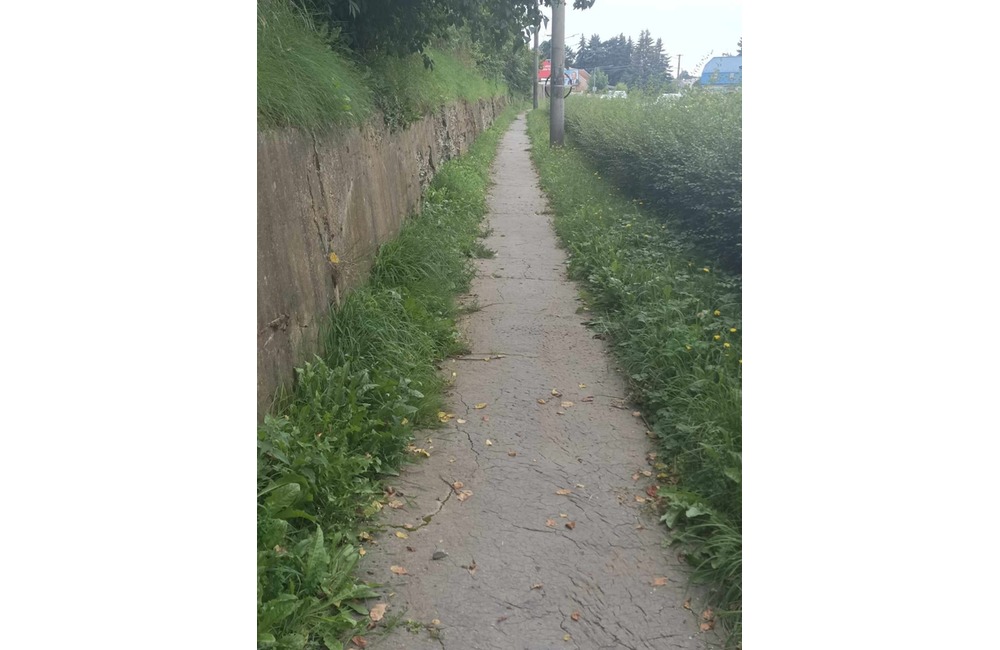 FOTO: V Snine sa začala výstavba oporného múru na Ulici SNP. Stavenisko už odovzdali zhotoviteľovi, foto 2