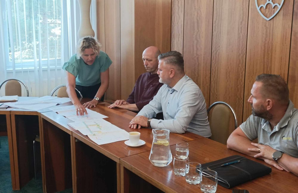 FOTO: V Snine sa začala výstavba oporného múru na Ulici SNP. Stavenisko už odovzdali zhotoviteľovi, foto 4