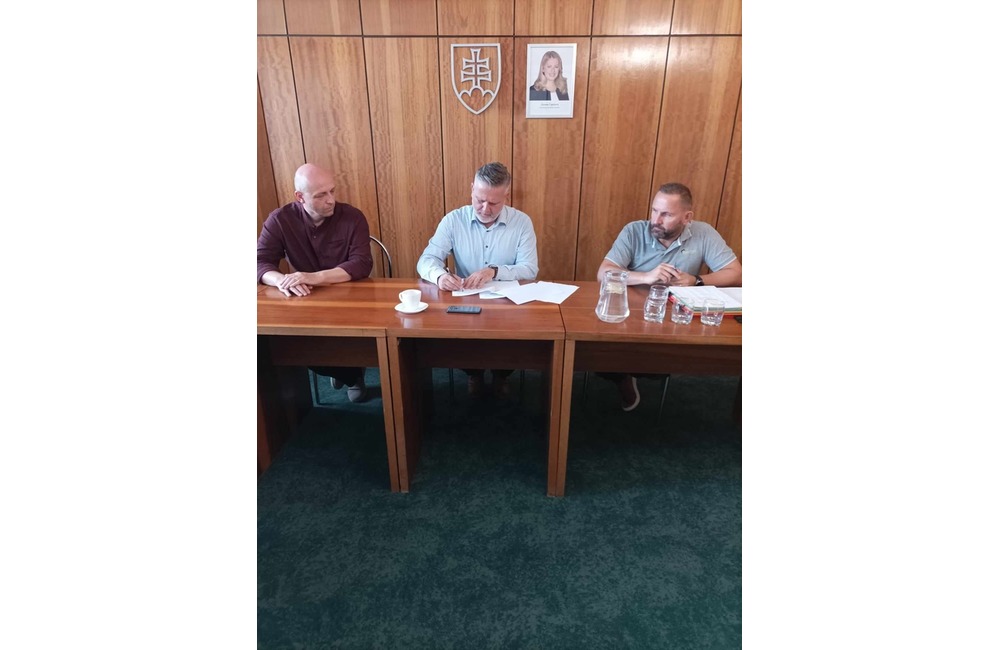 FOTO: V Snine sa začala výstavba oporného múru na Ulici SNP. Stavenisko už odovzdali zhotoviteľovi, foto 6