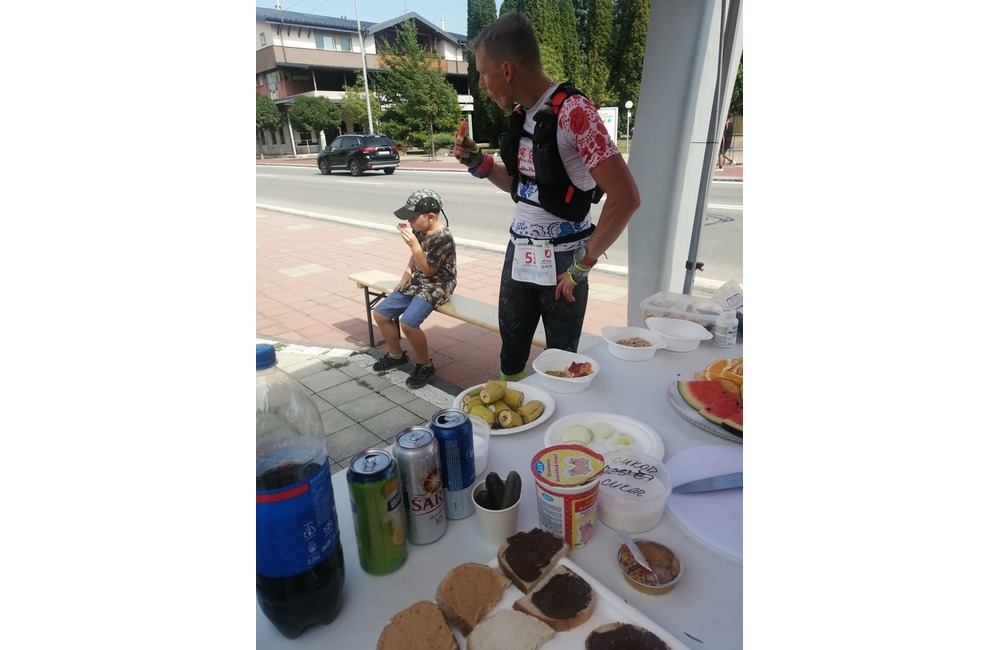 FOTO:  Občerstvenie vo Svidníku počas Rusínskeho ultra behu, foto 14