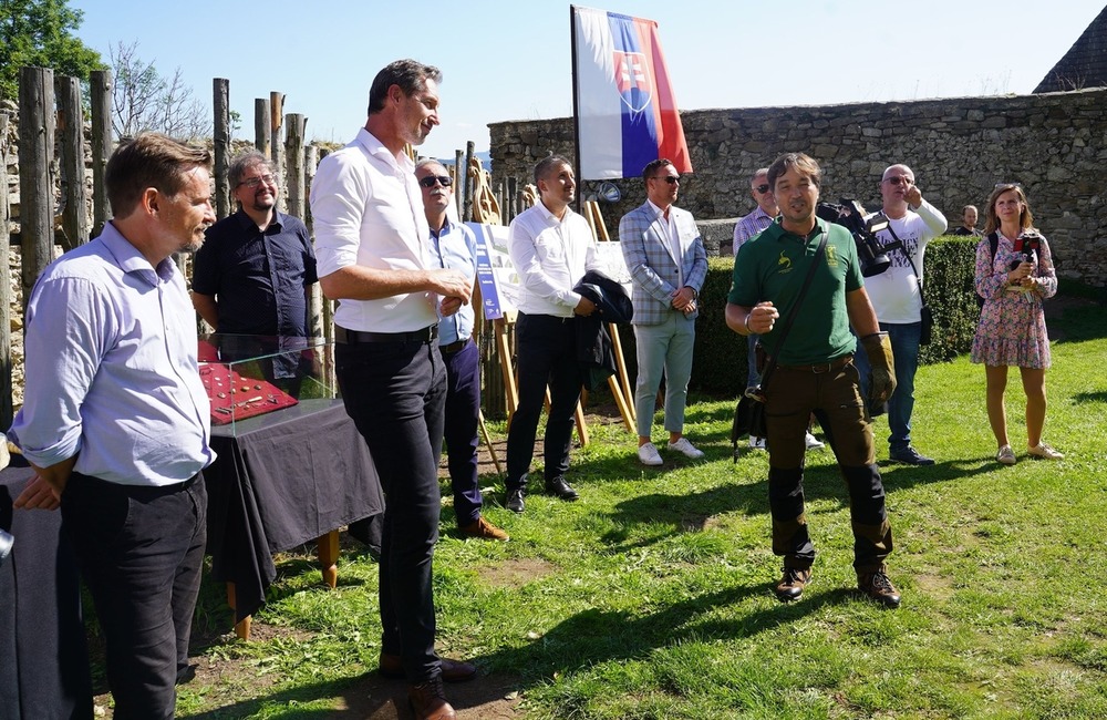 FOTO: Na hrade Stará Ľubovňa sa začala rekonštrukcia severovýchodnej hradby na treťom nádvorí, foto 3