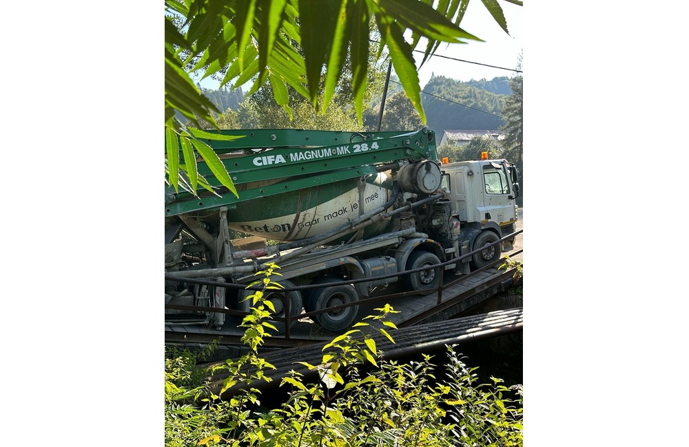 FOTO: V Levočskej doline sa pod nákladným autom prepadol most, foto 5