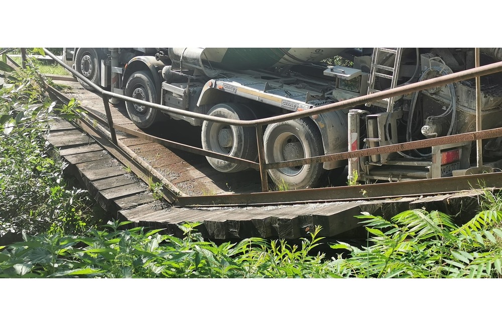 FOTO: V Levočskej doline sa pod nákladným autom prepadol most, foto 8