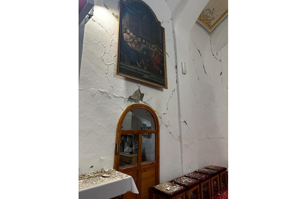 FOTO: Kostoly v Jankovciach a Nižnej Sitnici sa musia zbúrať. Pondelkové zemetrasenie narušilo ich oporné steny, foto 5
