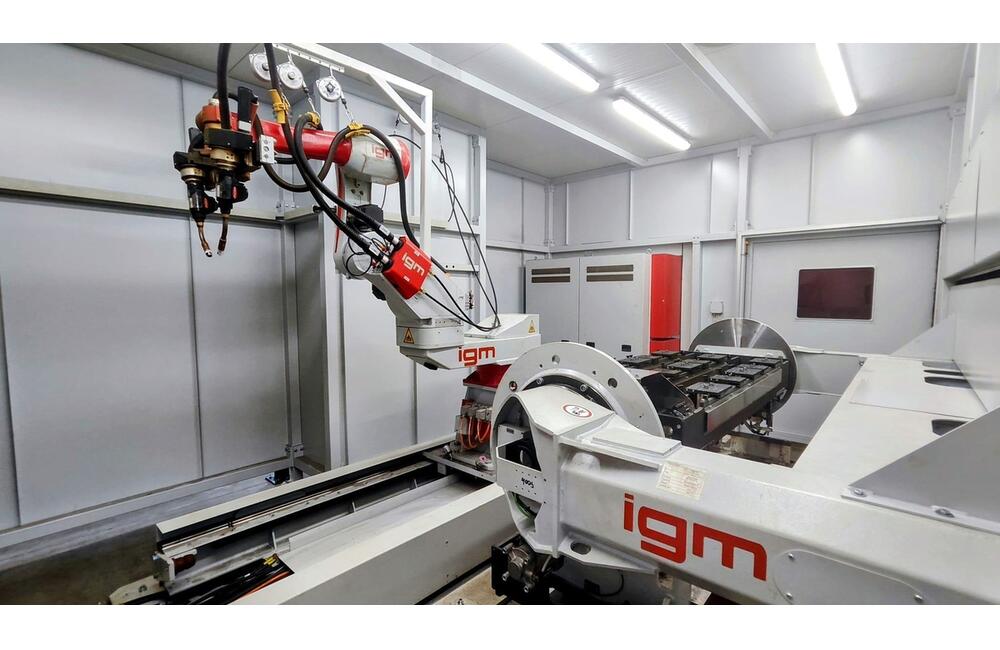 FOTO: V Starej Ľubovni otvorili novú halu spoločnosti LEITECH. Zamestnať tam môžu 100 nových pracovníkov, foto 1