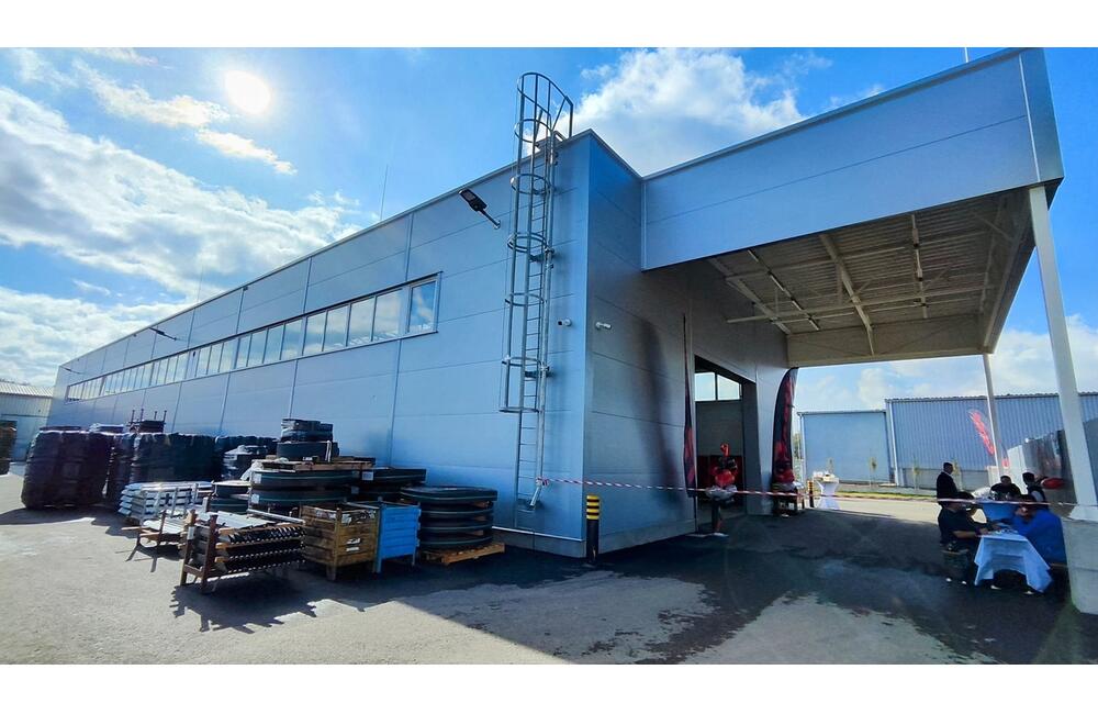 FOTO: V Starej Ľubovni otvorili novú halu spoločnosti LEITECH. Zamestnať tam môžu 100 nových pracovníkov, foto 4